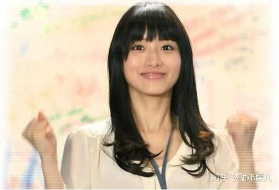 刘仁娜的蜕变之路，从自然美到荧幕女神的探索