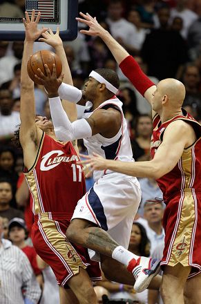 火箭与老鹰的激烈对决，一场比分胶着的NBA盛宴