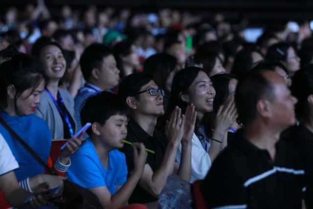 2046，香港特马之夜—揭秘未来与传统的奇妙碰撞2024今晚香港开特马开什么号码