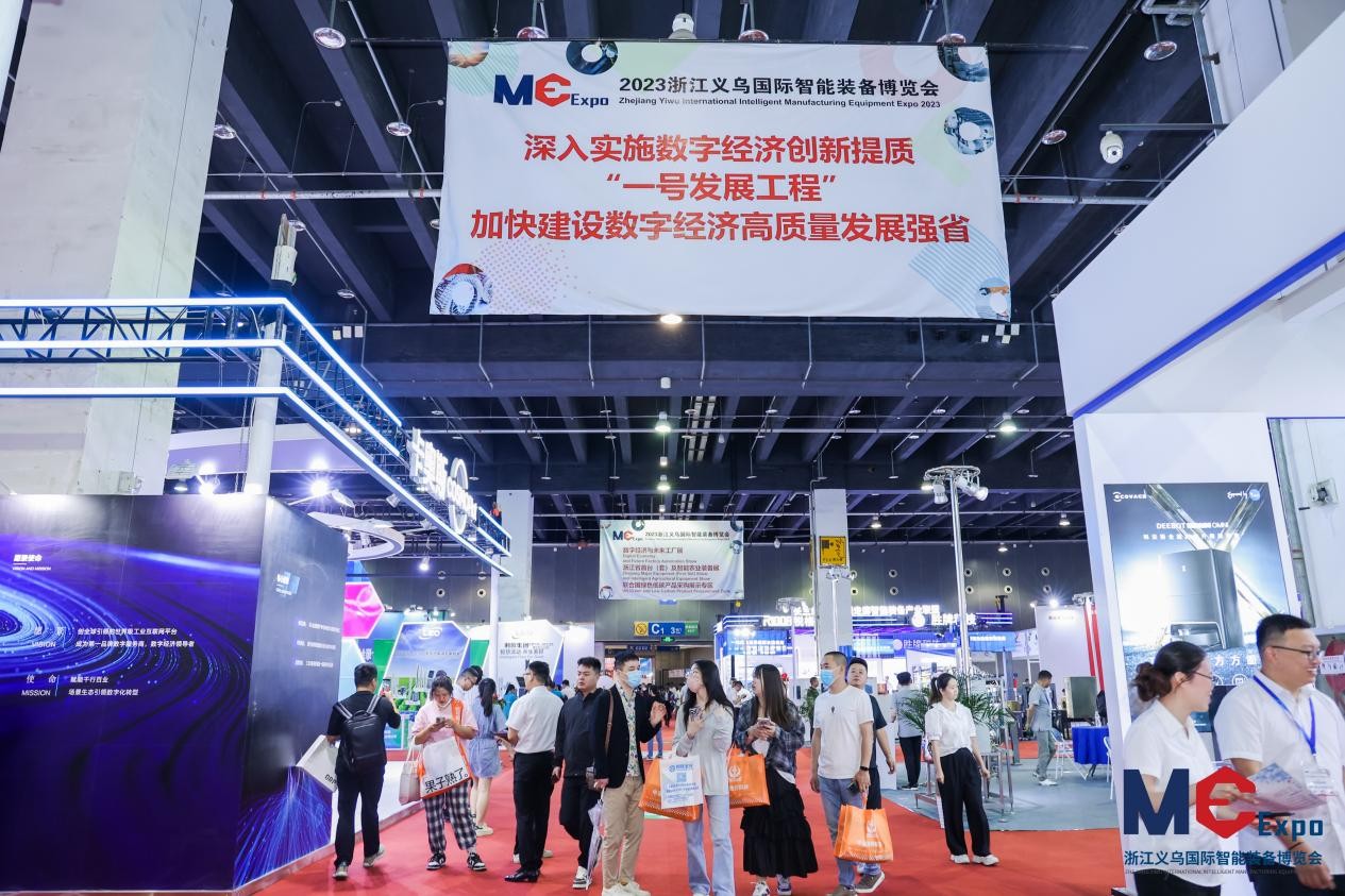 2019年一码一号百发百分，数字时代的预测与现实2021一码一肖100准确,中超名裁"情绪哨"频酿错争议裁