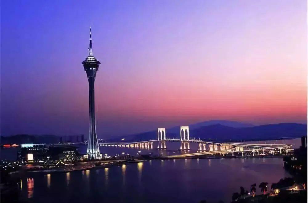 2036年澳门资料大全，免费老版与现代信息融合的探索2023澳门资料大全免费老版,拿笔非农民服务