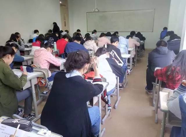 考场上的巨人 一位2米3高考生的非凡之旅考场现2米23高考生比姚明高吗